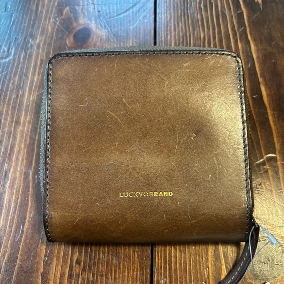 Lucky Brand Genuine Leather Distressed Wallet (New) - Picture 2 of 7